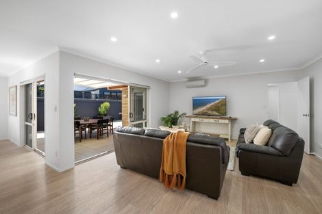 Photo of property in 27 Mcleod Place, Papamoa Beach, Papamoa, 3118