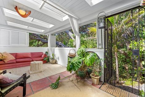 Photo of property in 72 Garden Road, Piha, New Lynn, 0772