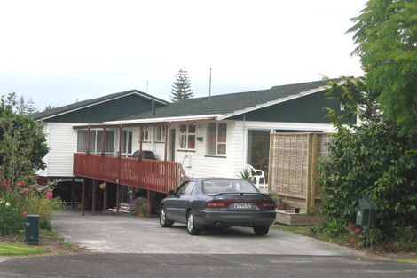 Photo of property in 4/18a Neal Avenue, Glenfield, Auckland, 0629