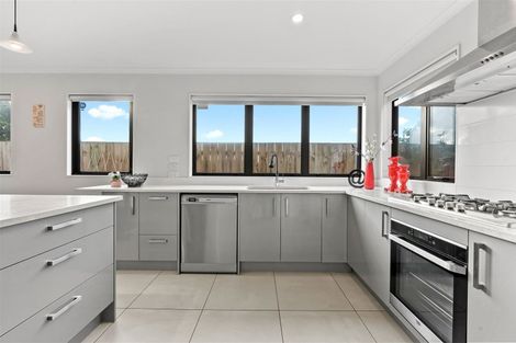 Photo of property in 35 Tarapiroe Avenue, Takanini, 2112