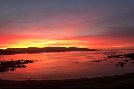 Photo of property in 416 Queens Drive, Lyall Bay, Wellington, 6022