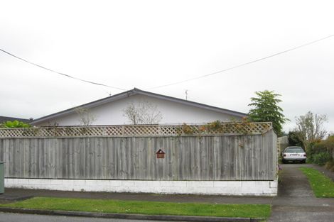 Photo of property in 2/20 Manu Crescent, Upper Vogeltown, New Plymouth, 4310