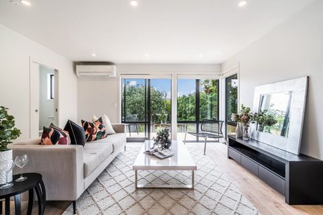 Photo of property in 5b Nea Place, Hillcrest, Auckland, 0627