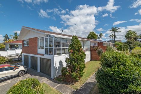 Photo of property in 1/5 Onepoto Road, Hauraki, Auckland, 0622