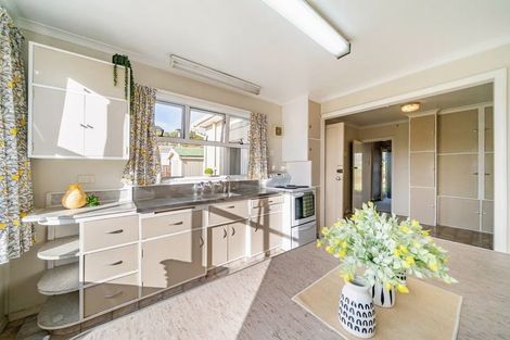 Photo of property in 4 Heretaunga Square, Silverstream, Upper Hutt, 5019