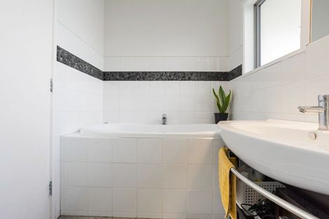 Photo of property in 2b Roach Street, Maeroa, Hamilton, 3200