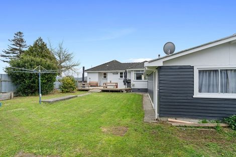 Photo of property in 2 Quinn Road, Levin, 5510