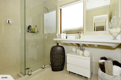 Photo of property in 15 Sunnynook Road, Forrest Hill, Auckland, 0620