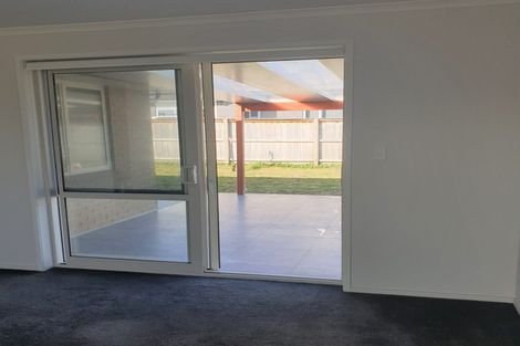 Photo of property in 54 Harbour Crest Drive, Waiuku, 2123