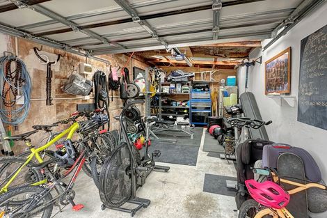 Photo of property in 45 Heretaunga Square, Silverstream, Upper Hutt, 5019