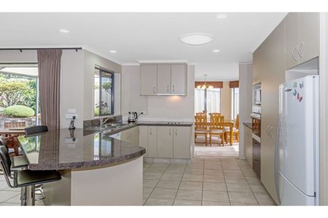 Photo of property in 66 Grovenor Drive, Orewa, 0931