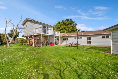 Photo of property in 35- 37 Tokomaru Road, Tokomaru, Palmerston North, 4474