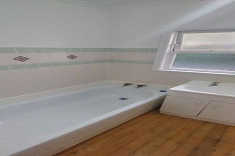 Photo of property in 13 Tyne Road, Forrest Hill, Auckland, 0620