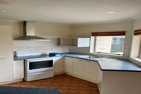 Photo of property in 8b Oakwood Place, Pukekohe, 2120