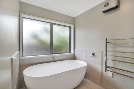 Photo of property in 3 Crabapple Close, Milson, Palmerston North, 4414