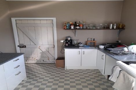 Photo of property in 30 Apuka Street, Brooklyn, Wellington, 6021