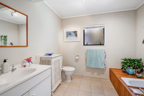 Photo of property in 1/8 Rifleman Rise, Unsworth Heights, Auckland, 0632