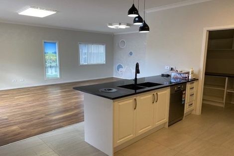 Photo of property in 27 Ruru Street, Cambridge, 3434