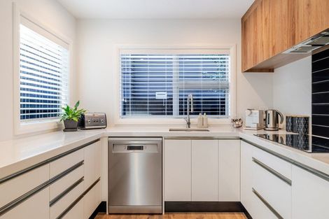 Photo of property in 2a Alton Place, Hokowhitu, Palmerston North, 4410