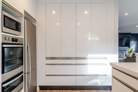 Photo of property in 2a Alton Place, Hokowhitu, Palmerston North, 4410