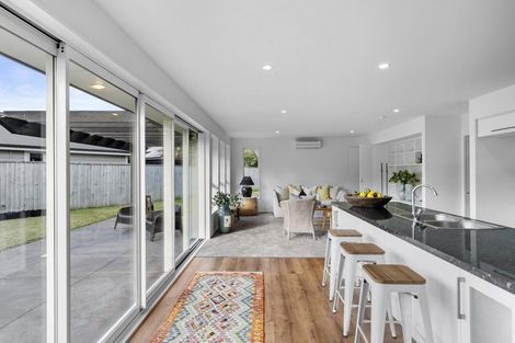 Photo of property in 14 Donovan Place, Aidanfield, Christchurch, 8025