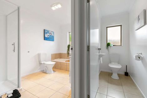 Photo of property in 9 Neesons Way, Glendene, Auckland, 0602