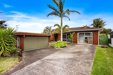 Photo of property in 4 Towra Place, Botany Downs, Auckland, 2010