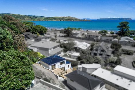 Photo of property in 6a Grays Road, Plimmerton, Porirua, 5026