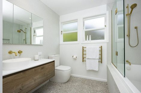 Photo of property in 8 Brennan Avenue, Te Atatu Peninsula, Auckland, 0610