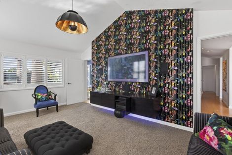 Photo of property in 5 Tupuhi Place, Highlands Park, New Plymouth, 4312