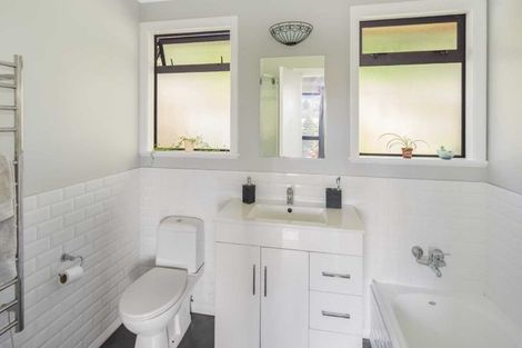 Photo of property in 102 Ruskin Road, Newlands, Wellington, 6037