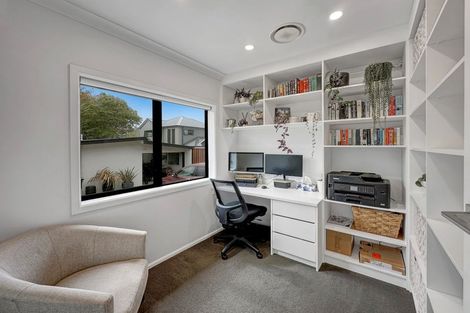 Photo of property in 45 Heretaunga Square, Silverstream, Upper Hutt, 5019