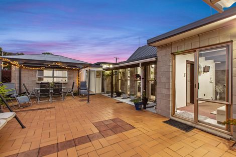 Photo of property in 18 Kohinoor Avenue, Mangere, Auckland, 2022