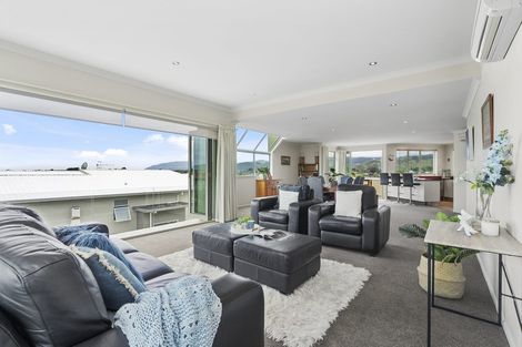 Photo of property in 2 Metzenthin Close, Raumati South, Paraparaumu, 5032