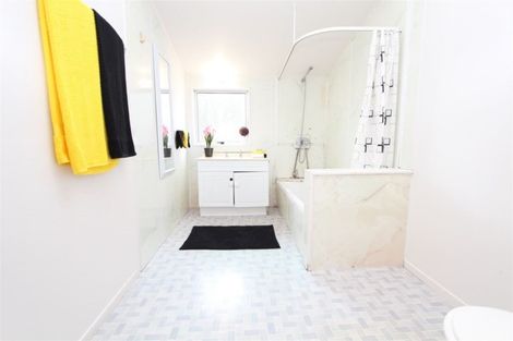 Photo of property in 18 Hollydale Grove, Churton Park, Wellington, 6037