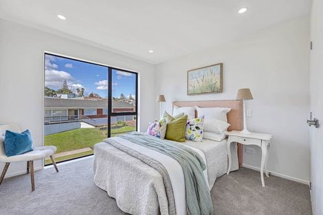 Photo of property in 27 Carole Crescent, Pakuranga, Auckland, 2010