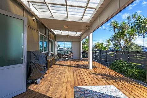 Photo of property in 1 Roore Street, Foxton Beach, Foxton, 4815
