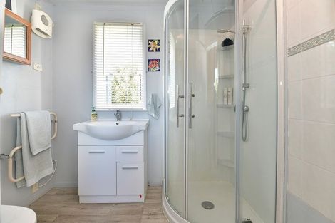 Photo of property in 1/831 Beach Road, Browns Bay, Auckland, 0630