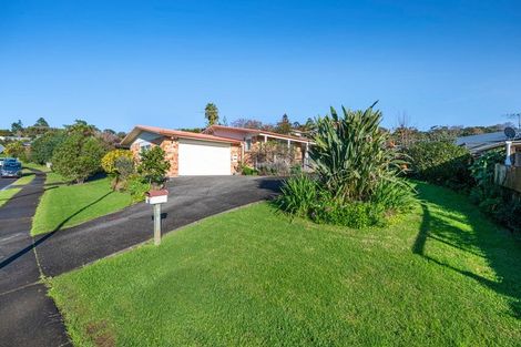 Photo of property in 72 Cabeleigh Drive, Helensville, 0800