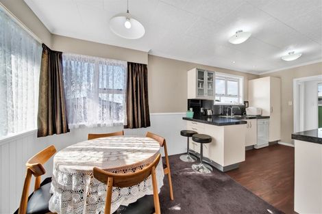 Photo of property in 8 Maire Street, Hawera, 4610