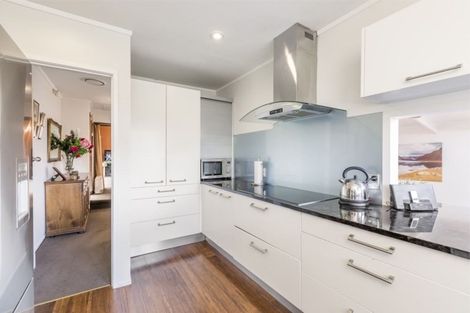 Photo of property in 10 Castleton Street, Birkdale, Auckland, 0626