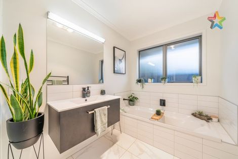 Photo of property in 2 Mooring Close, Whitby, Porirua, 5024