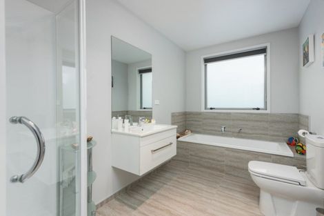 Photo of property in 25 Kamahi Crescent, Papamoa Beach, Papamoa, 3118
