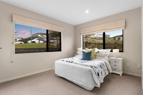 Photo of property in 83 Lake Panorama Drive, Henderson Valley, Auckland, 0612