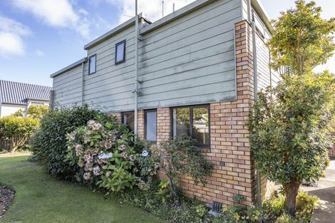 Photo of property in 2/4 Gatonby Place, Avonhead, Christchurch, 8042