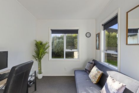 Photo of property in 25a Paynters Avenue, Strandon, New Plymouth, 4312