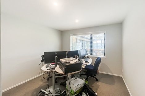 Photo of property in 17 Cyprus Place, Fitzherbert, Palmerston North, 4410