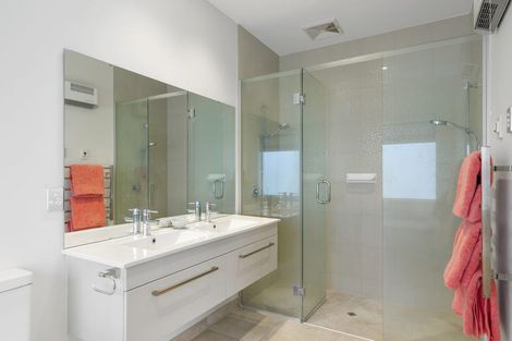 Photo of property in 243 Mount Pleasant Road, Mount Pleasant, Christchurch, 8081