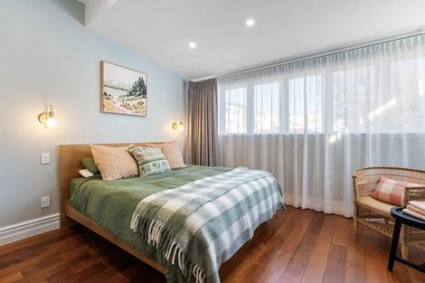 Photo of property in 33 Queen Street, Mount Victoria, Wellington, 6011