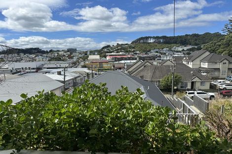 Photo of property in 37 Ara Paiwhenua, Tawa, Wellington, 5028